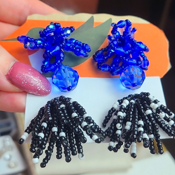 Vintage handmade beaded earrings  blue white black color bundle of 2 - Picture 3 of 11
